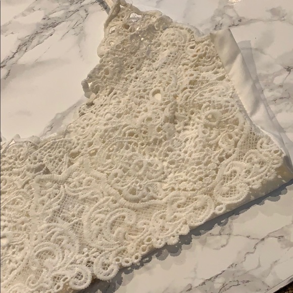 [LIKE 🆕] White Lace Bralette w/ Zipper Back - Picture 2 of 3